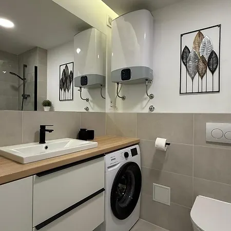 Lora Apartment Split