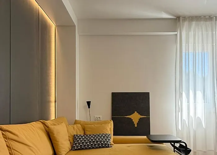 Lora Апартаменты *