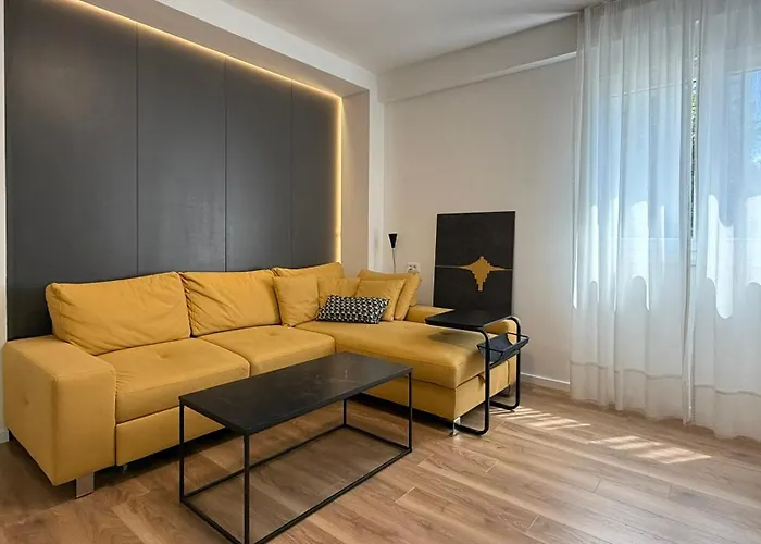 Lora Апартаменты *